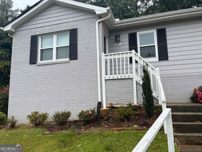 Foto del edificio - 3175 Sarah Lou Dr