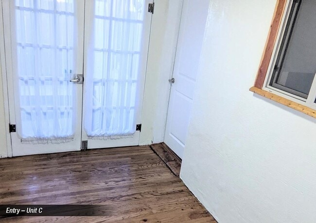 Building Photo - 121 Fiesta St