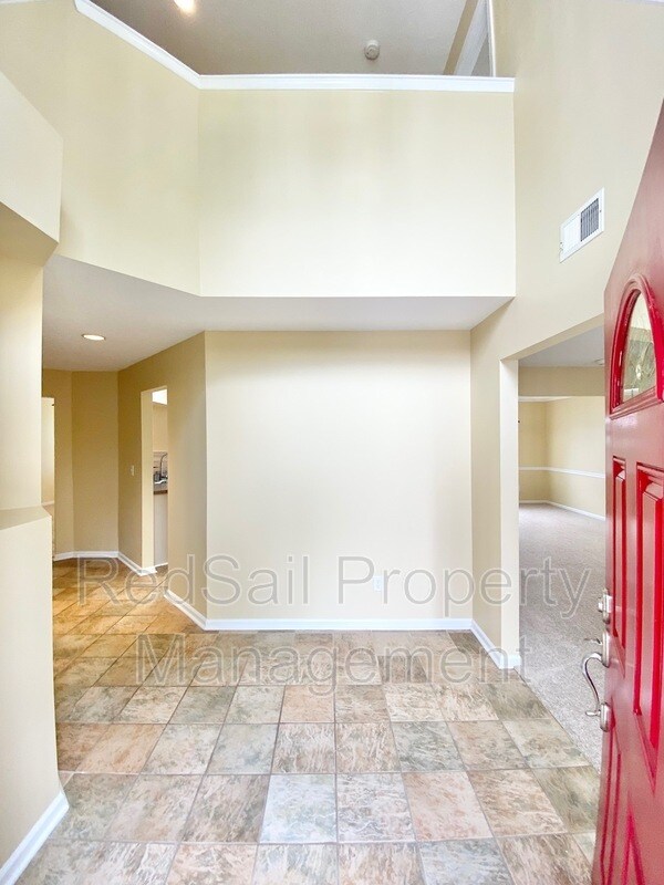 Building Photo - 3229 Sacramento Dr