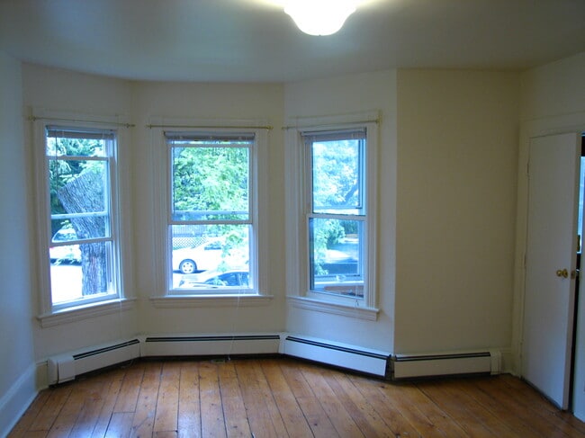 Building Photo - 384 Saint Paul St