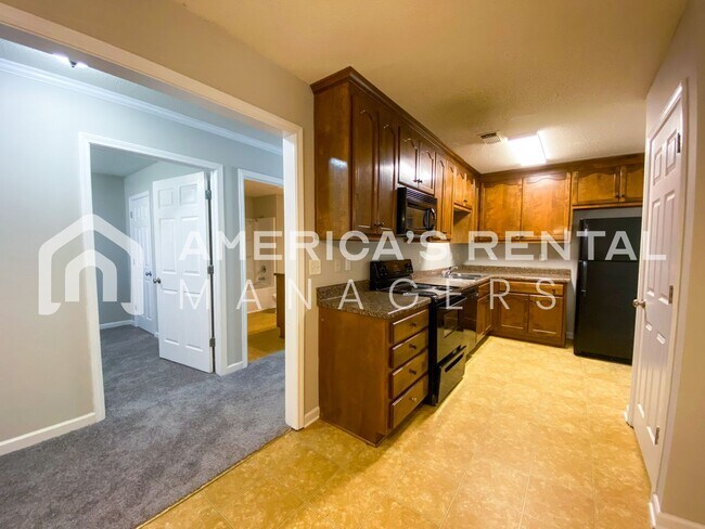 Building Photo - Home in Cottondale!