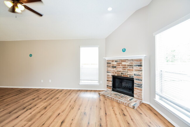 Foto del edificio - 3693 Sycamore Ln