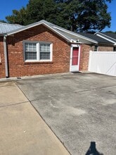 Building Photo - 514 Monroe St