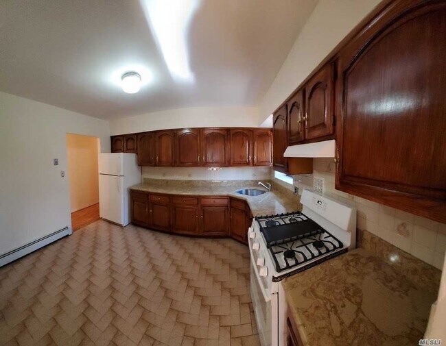 Building Photo - 59-43 50th Ave