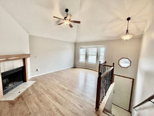 Foto del edificio - Spacious 3 Bedroom, 2 Bathroom Duplex Home...