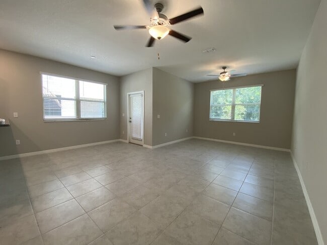 Building Photo - Coming Soon! End Unit 3/2.5 Townhome For R...