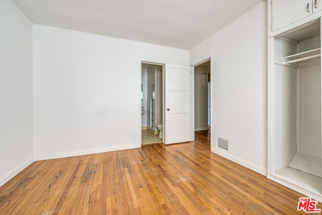 Building Photo - 1706 N Stanley Ave