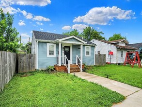 Building Photo - 1641 Iowa St
