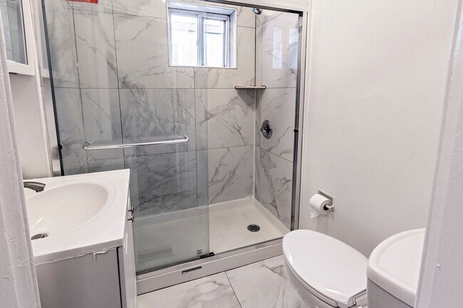 Foto del edificio - 3 bedroom, 1 bath updated home in The City...