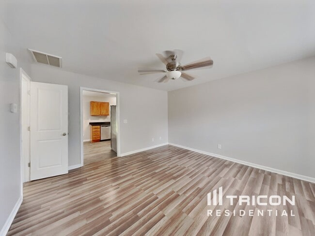 Building Photo - 131 Drewsbury Dr