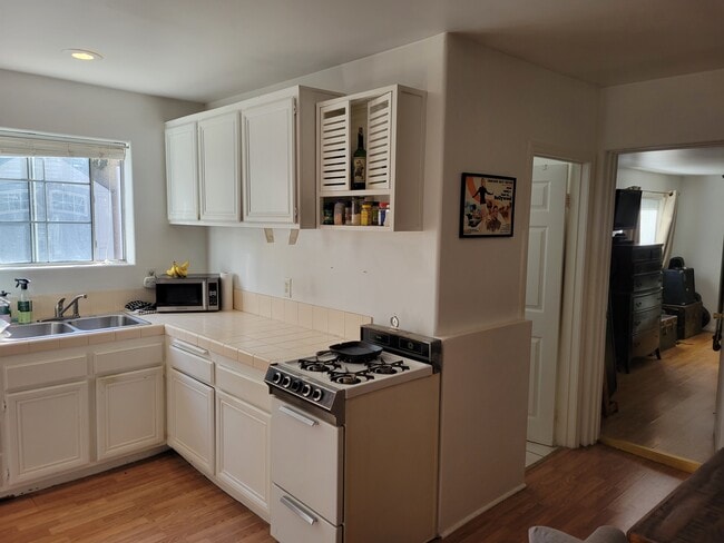 Building Photo - 5725 Burnet Ave