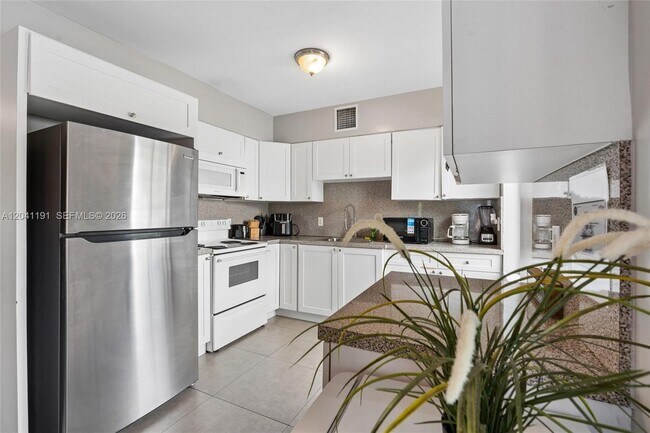 Foto del edificio - 435 NE 69th St