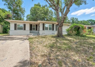 Building Photo - 1520 Hilltop Dr