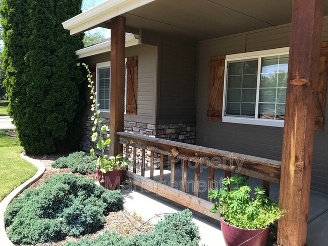 Building Photo - 411 N Glen Aspen Way