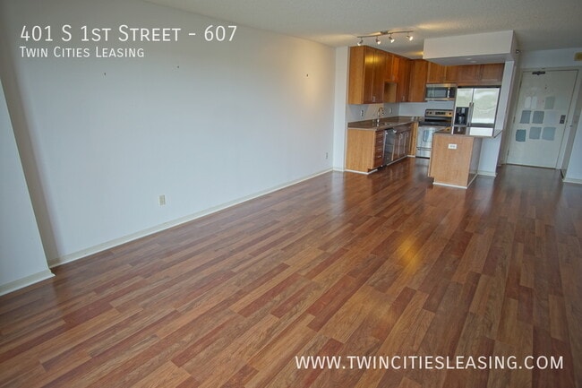 Building Photo - Spectacular Condo overlooking the Stone Ar...