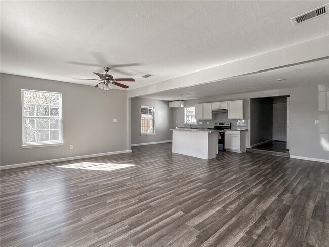 Foto del edificio - 7703 McHenry St