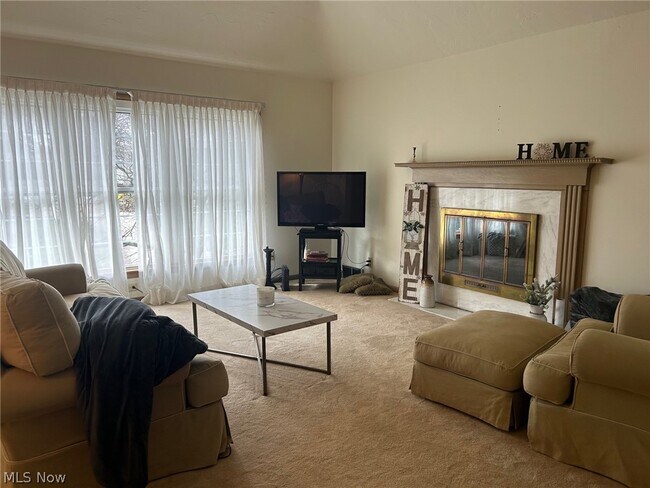 Foto del edificio - 2537 Falmouth Rd