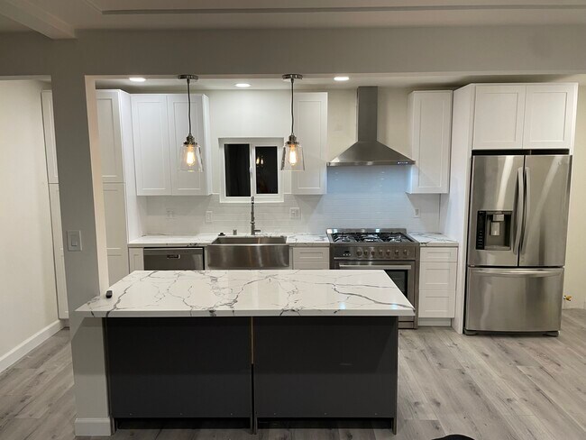 Foto del edificio - 3729 W 132nd St