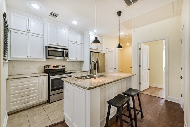 Foto del edificio - 242 Lenox St