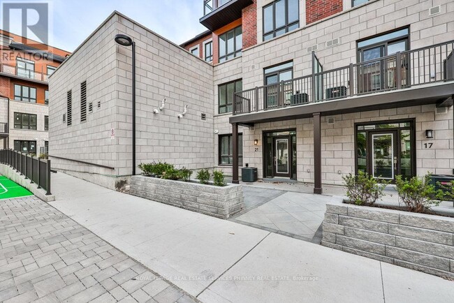 Building Photo - 4035 Hickory Dr