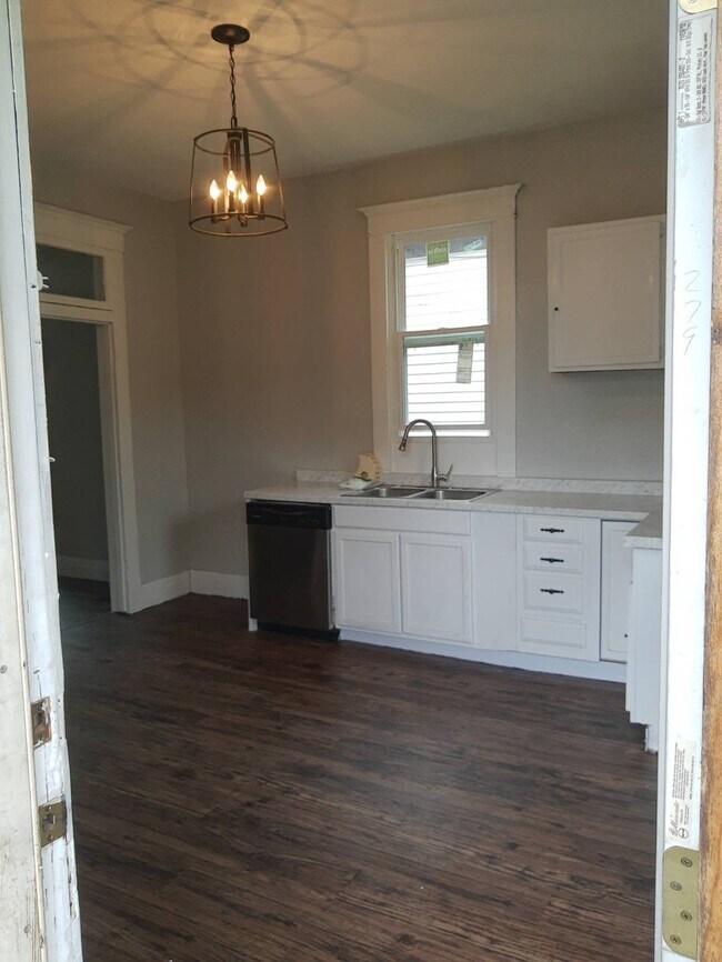 Foto del edificio - 428 N Zane Hwy