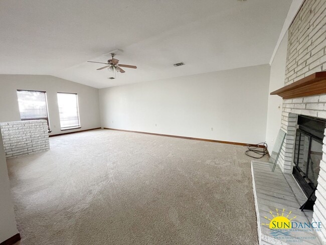 Building Photo - Spacious 3 bedroom near Fort Walton Beach ...