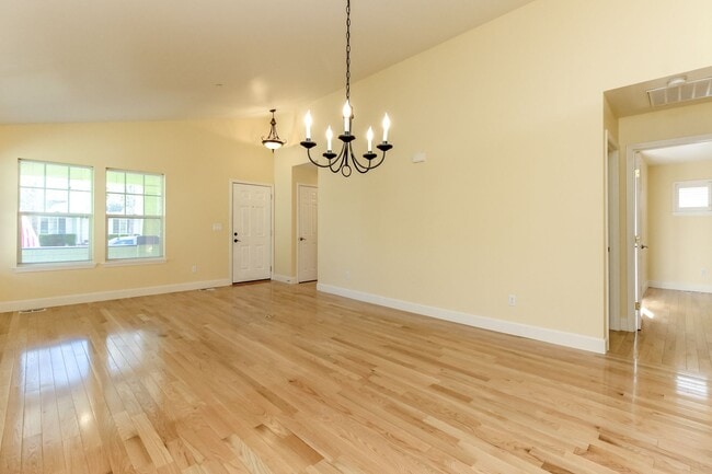 Building Photo - 1861 Palisade Blvd