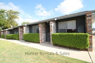 Building Photo - 1129 Wales Dr