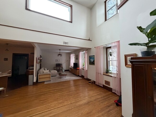 Foto del edificio - 261 Averill Ave