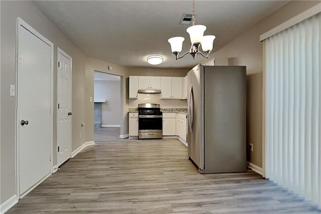 Foto del edificio - 554 Sherwood Oaks Rd