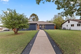 Building Photo - 3907 Carmel Dr