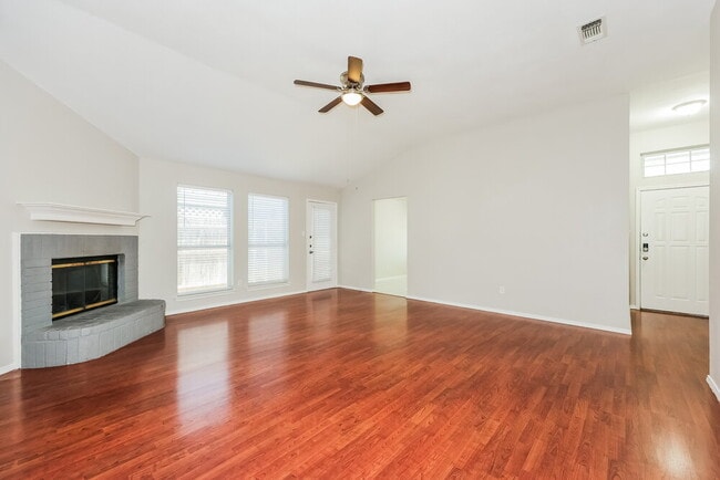 Building Photo - 512 Blue Haze Dr