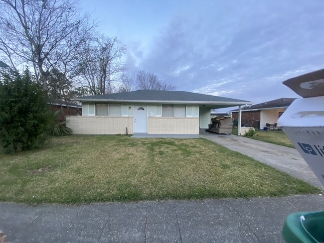 Building Photo - 1825 Buccola Ave