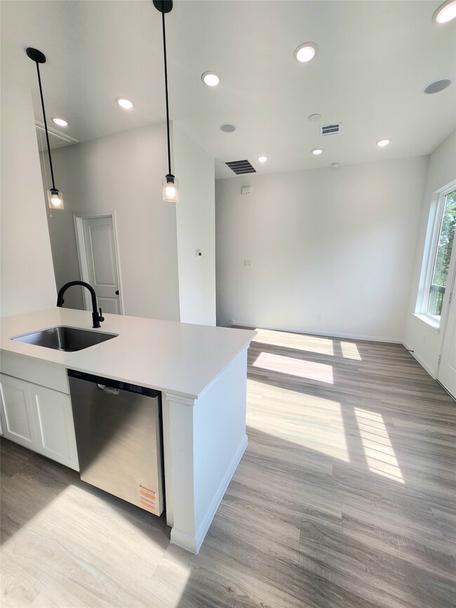 Building Photo - 4713 Mallow St