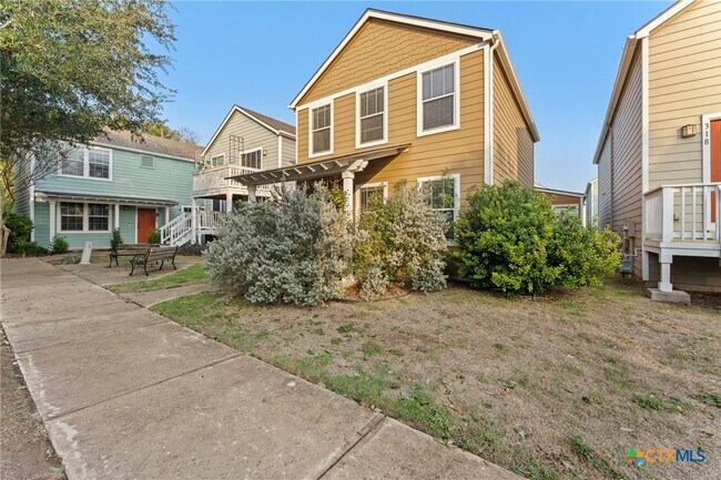 Foto del edificio - 320 Trestle Tree