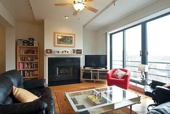 Building Photo - 2011 W Belmont Ave