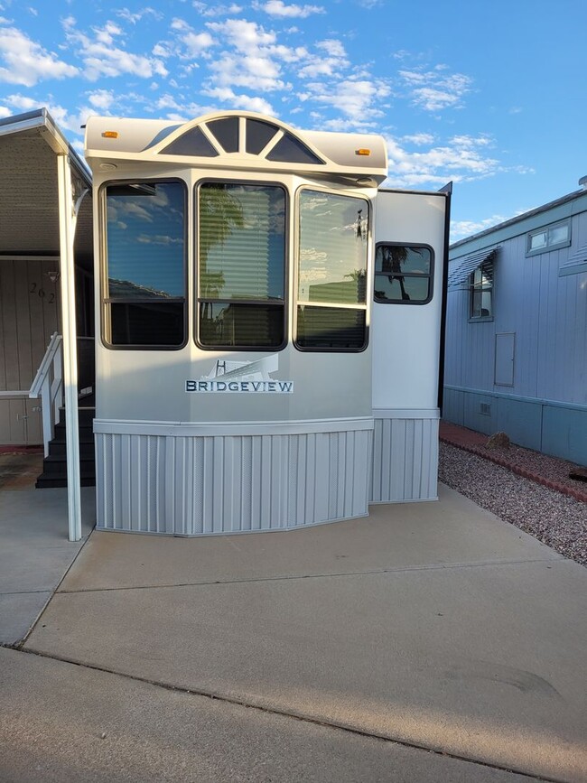 Building Photo - 55 + Beautiful Park Model. 2 Bed/1.5 bath ...
