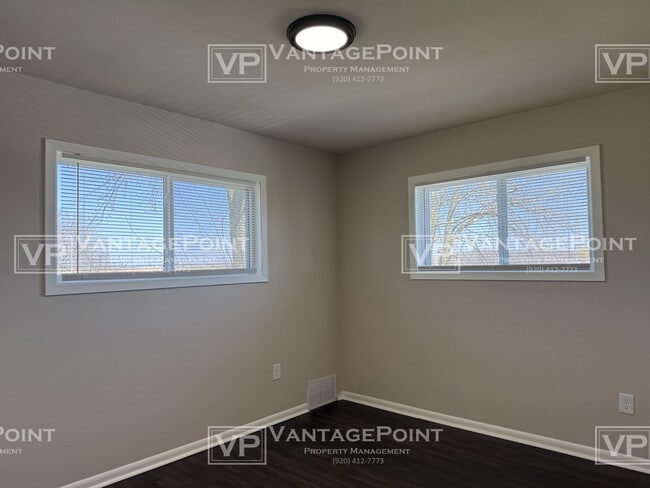 Foto del edificio - 3604 School Rd