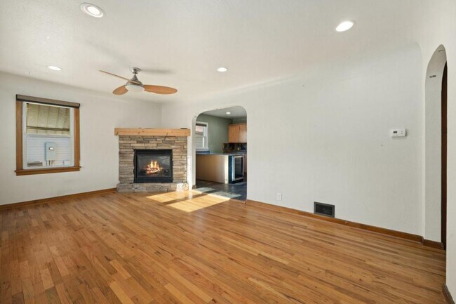 Building Photo - 1605 Jackson Ave
