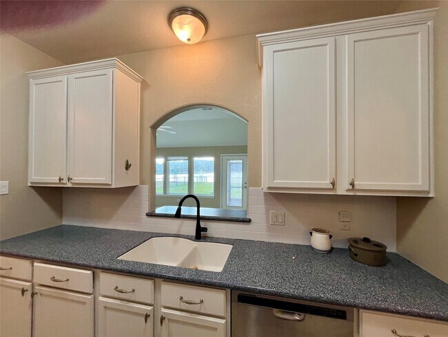 Foto del edificio - 9311 E Lakeside Dr