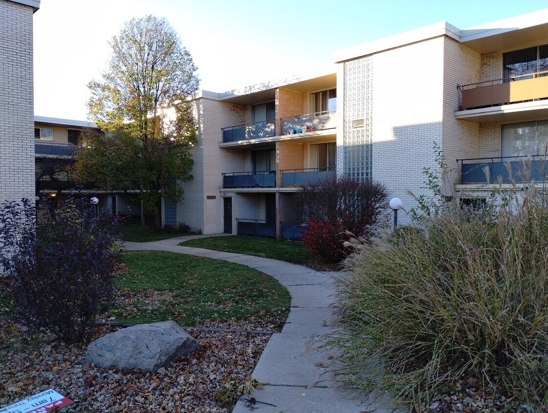 Primary Photo - 12552 Fairview Ave