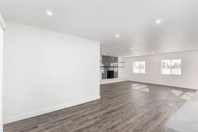 Building Photo - North Mountain Home