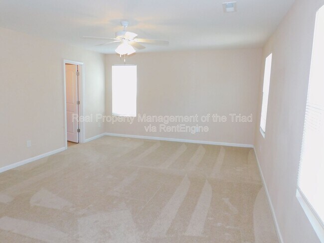 Building Photo - 3918 Mountainridge Dr