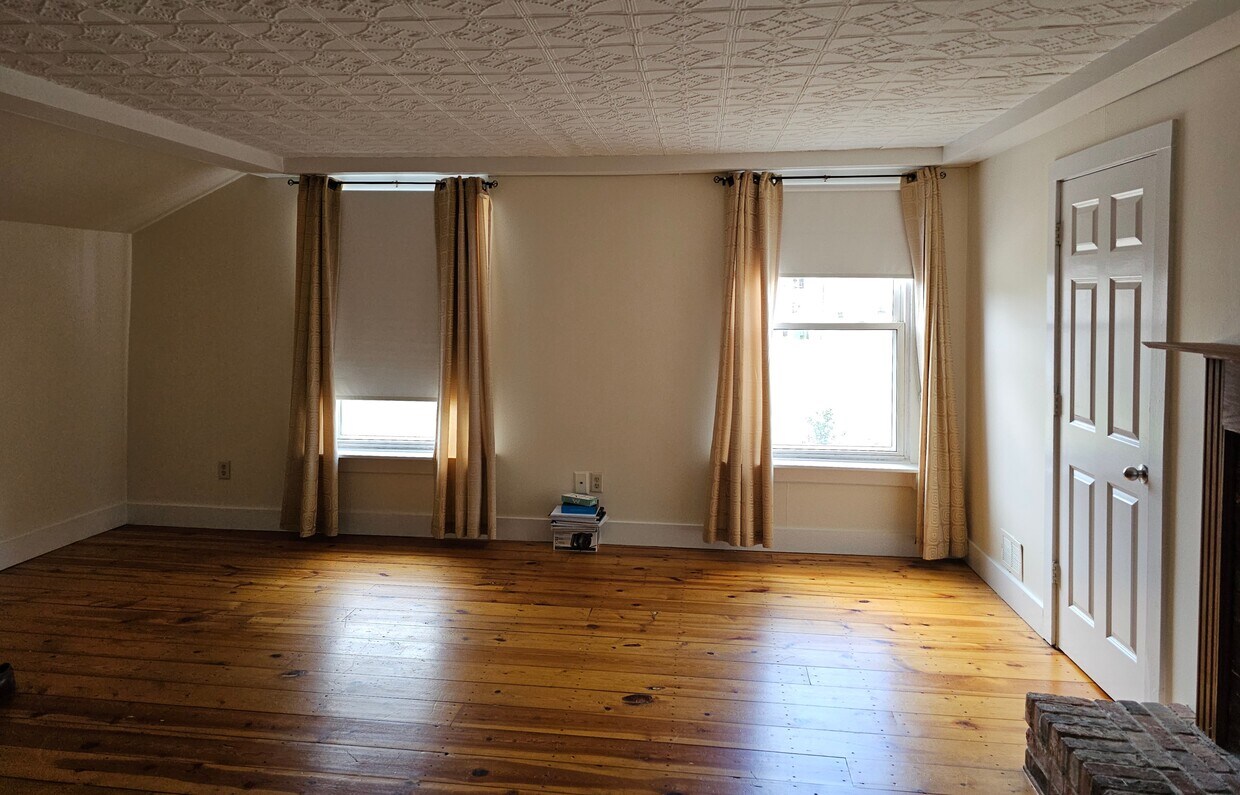 Living Room - 127 S 4th St