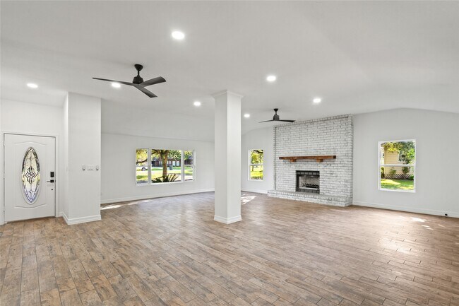 Building Photo - 5425 Jeffrey St