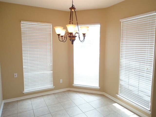 Foto del edificio - 6802 Lark Hill St