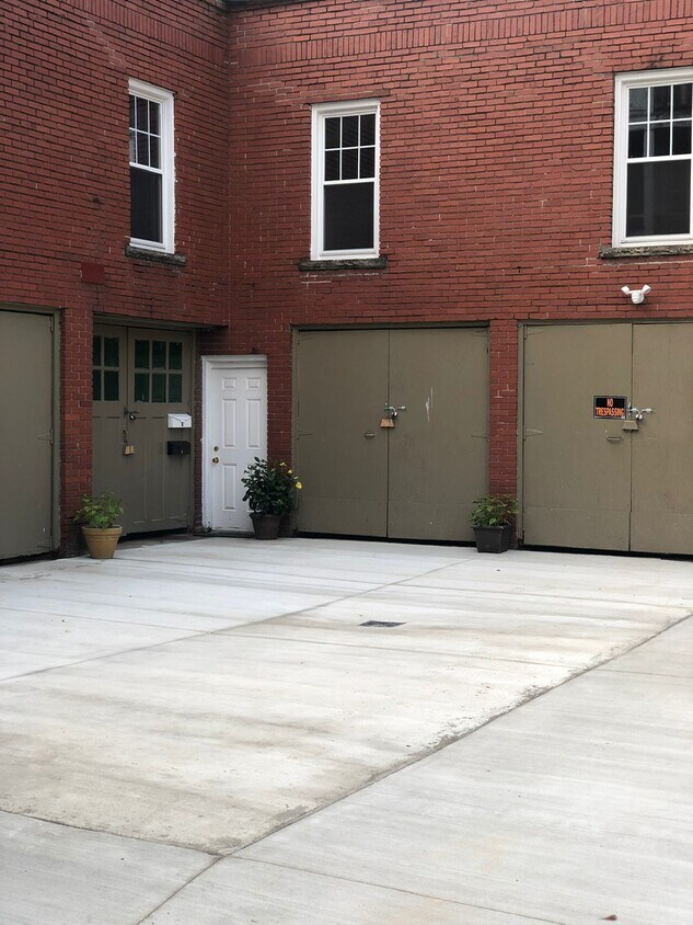 Entrance - 1634 Virginia St E