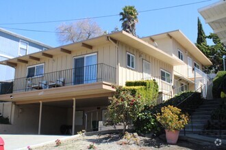 Building Photo - 527 Vaqueros Ave