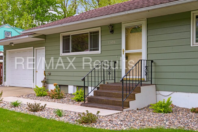 Building Photo - 1508 33rd Ave N