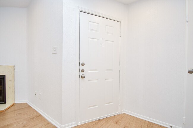 Foto del edificio - 11201 Lynbrook Dr